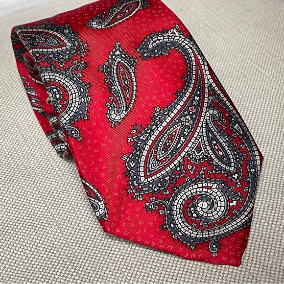 Vintage PACO RABANNE Men’s Designer 100% Silk Neck Tie Red Paisley Pattern - Picture 1 of 3